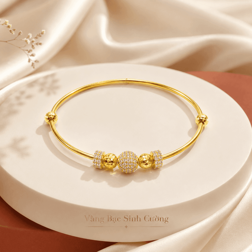 Vòng Tay Vàng 10K Charm Bi Cầu Đính Đá – Golden Radiance — Vàng tây 10K